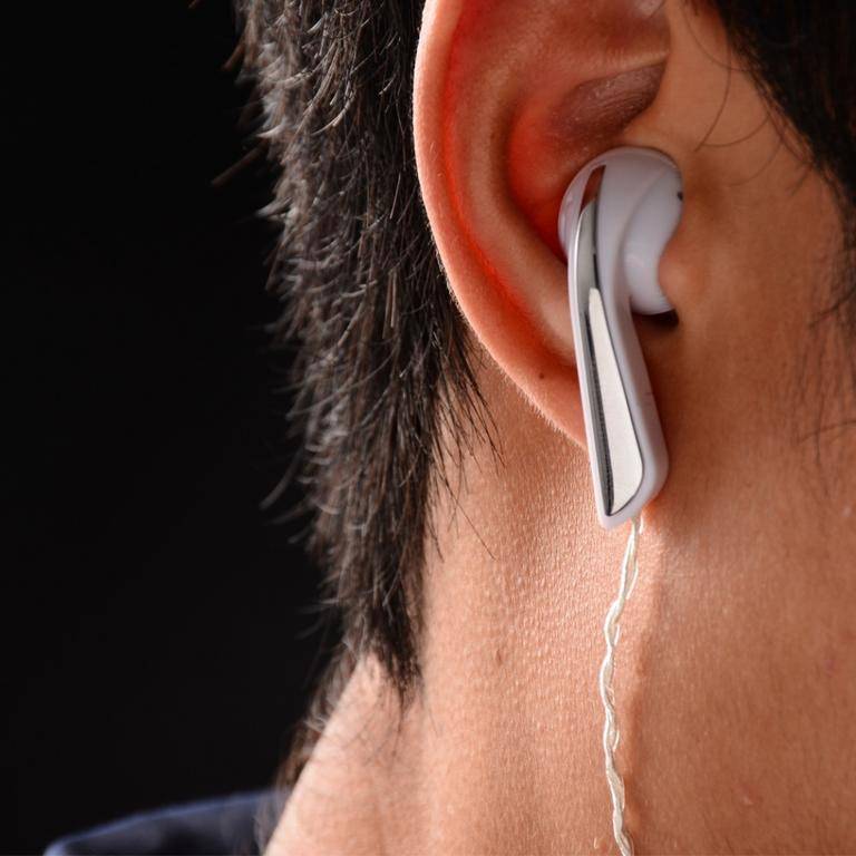 Влияние прослушивания музыки в наушниках на слух человека