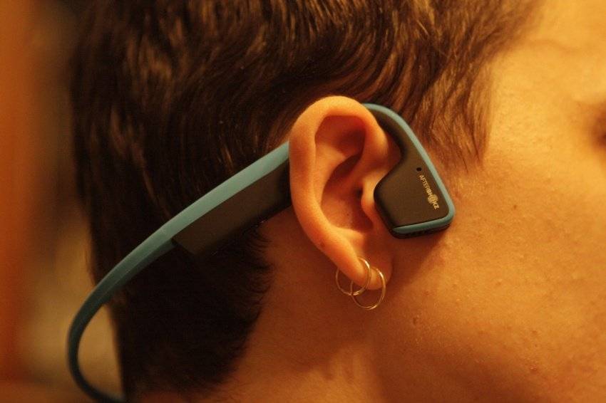 Aftershokz bluez 2: беспроводные наушники, передающие звук через вибрацию | headphone-review.ru все о наушниках: обзоры, тестирование и отзывы
