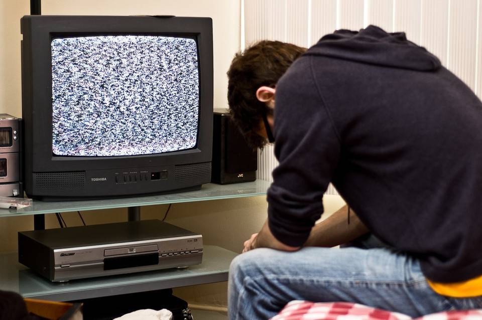 11 причин, почему вы должны немедленно прекратить смотреть телевизор