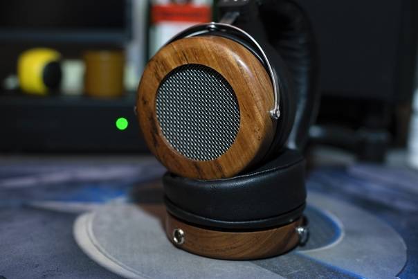 Monolith m1060 review: perfect sounding planar magnetic over-ear headphones with large drivers