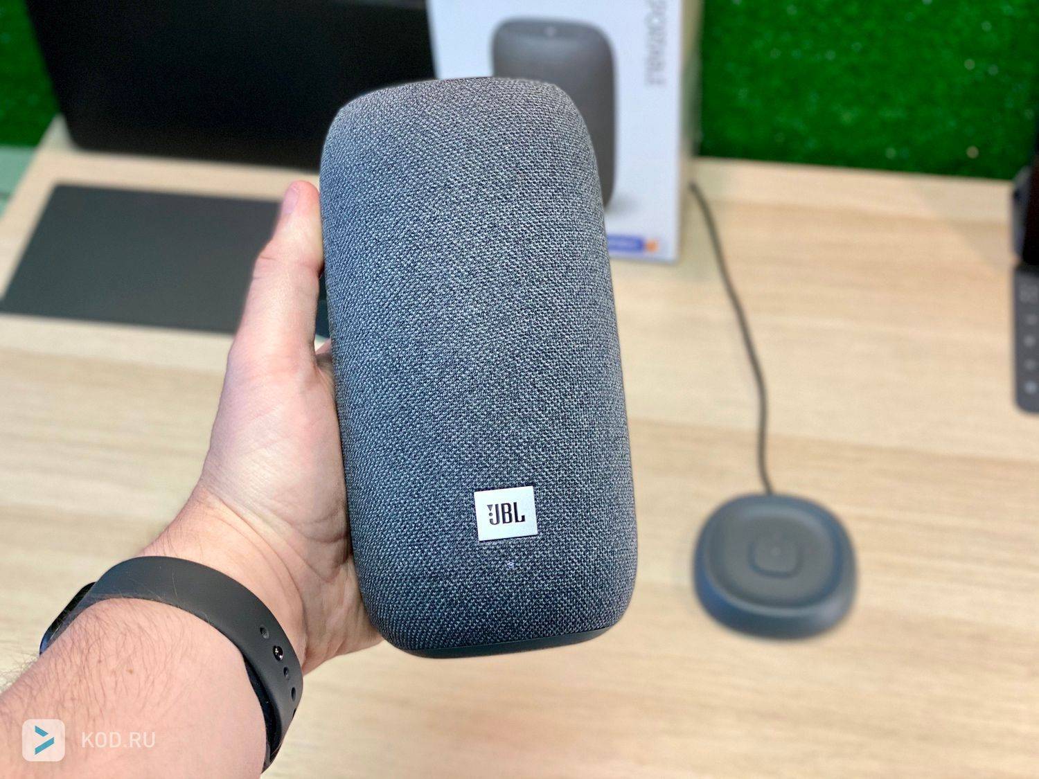 Jbl link portable с алисой. Колонка JBL link Portable. JBL link Portable док-станция. Колонка JBL С Алисой. Умная колонка JBL link Portable с Алисой, серый.