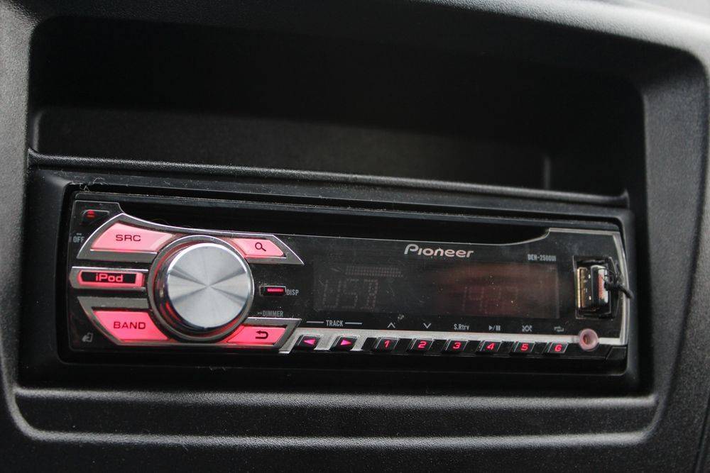 Почему магнитола не читает флешку с музыкой через usb в машине