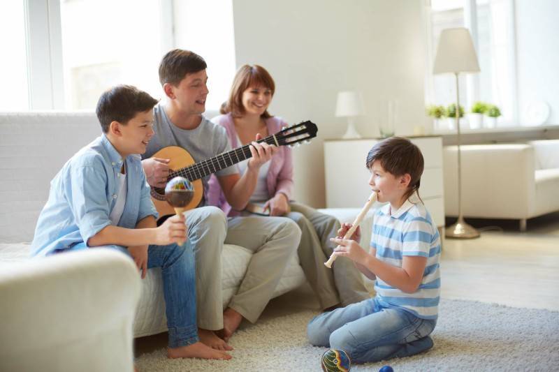 Играем в музыку: простые идеи для развивающих занятий с детьми дома