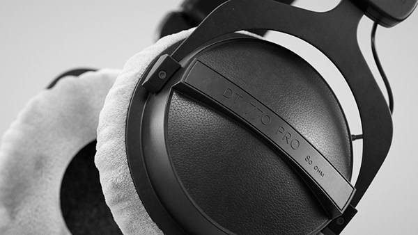 Beyerdynamic t70: идеальная звуковая картина в мельчайших деталях | headphone-review.ru все о наушниках: обзоры, тестирование и отзывы