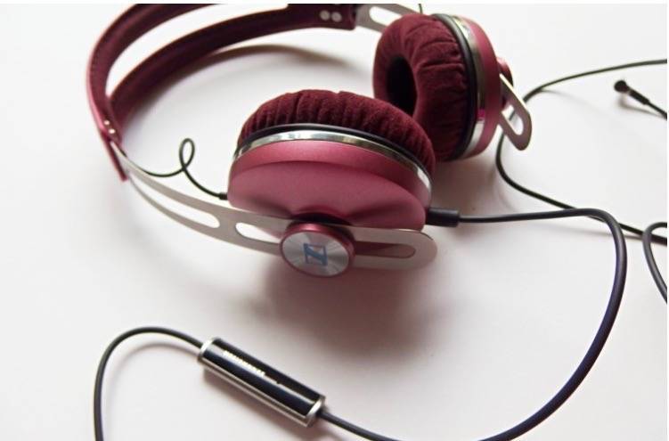 Sennheiser momentum on ear: ваше мобильное удовольствие | headphone-review.ru все о наушниках: обзоры, тестирование и отзывы